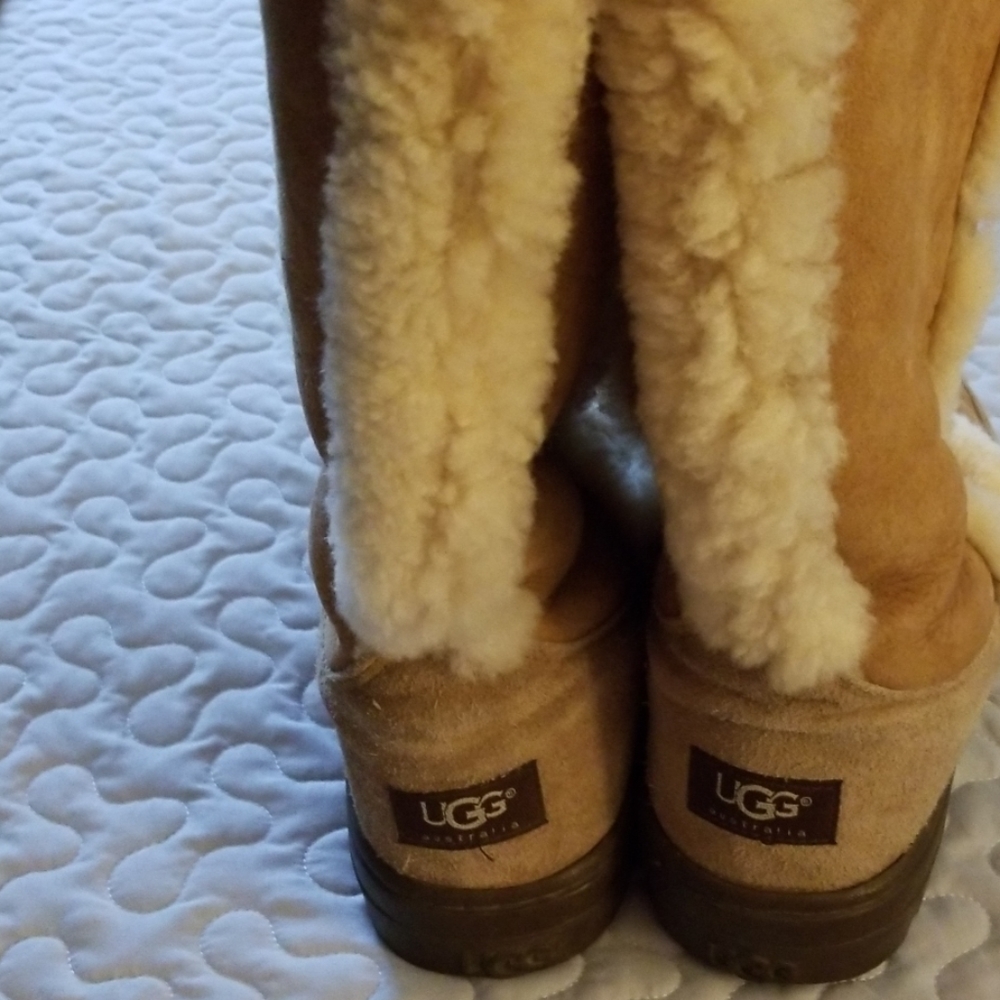 UGG SUNDANCE II REVIVAL